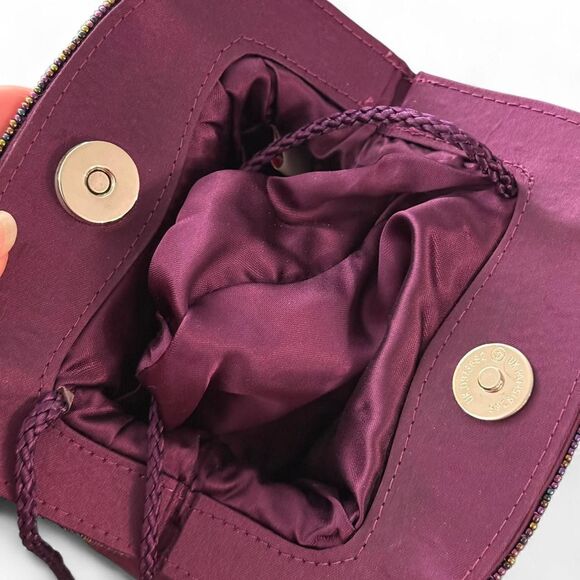 Vintage Deep Purple beaded evening bag with beaded handle and button closure. - Picture 7 of 8